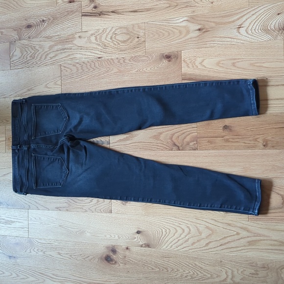 Abercrombie & Fitch. Harper Low Rise Jeans. Size 28. - Picture 7 of 9